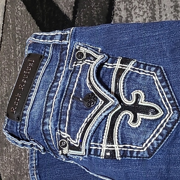 ROCK REVIVAL CELINE BLACK SEQUINS CAPRI DENIM JEAN - Picture 2 of 16